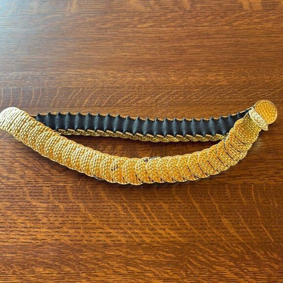 Vintage 70’s Gold Tone Metal Chain Medallion Stretch Belt Medium - Picture 2 of 12